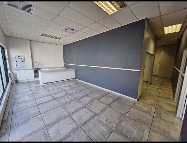 133M² OFFICE TO LET IN BARTLETT